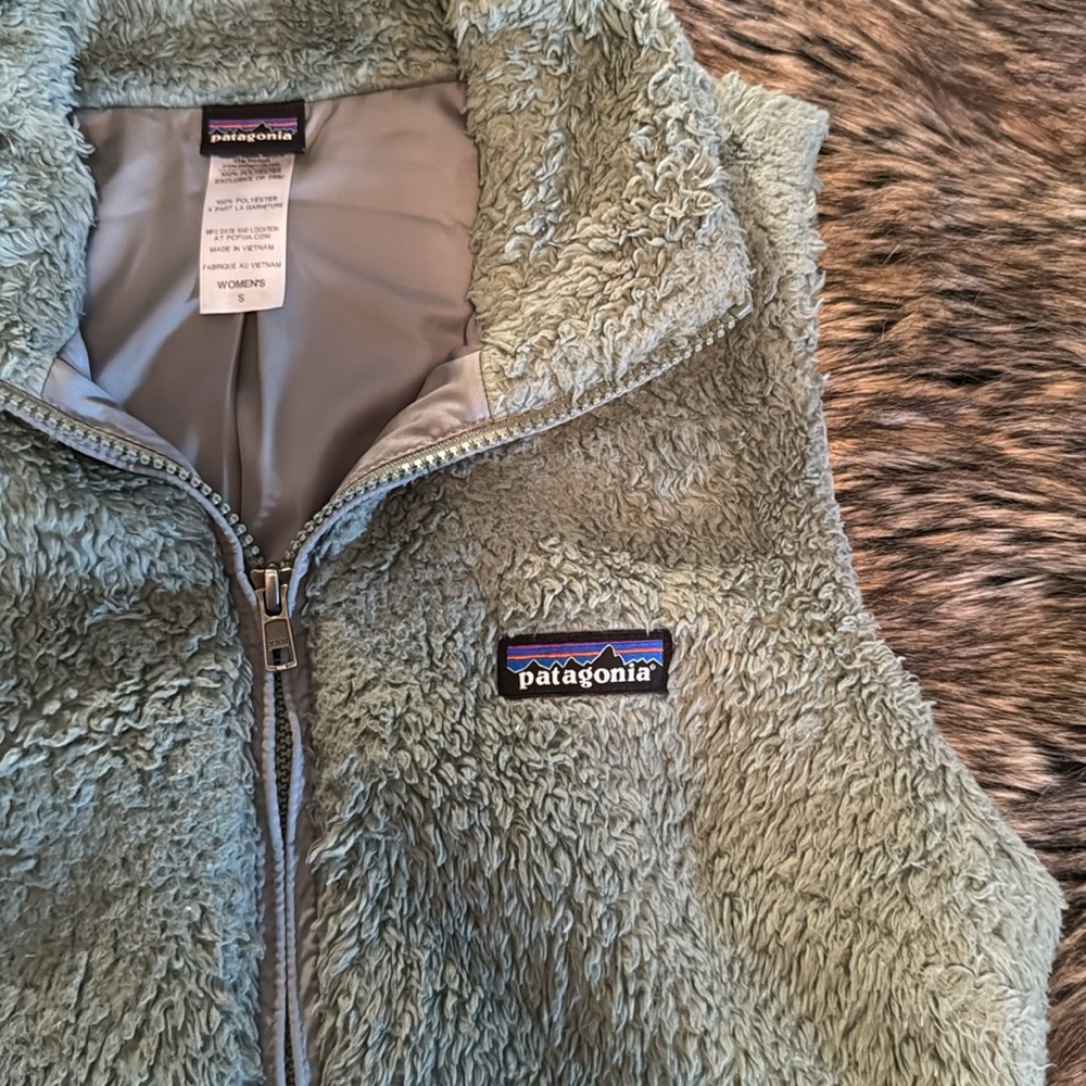 Patagonia size small green furry vest